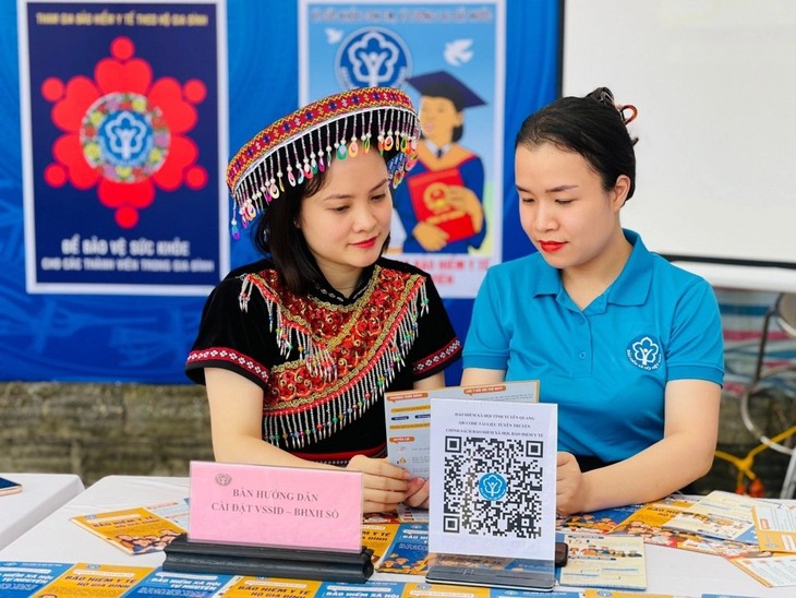 Làm gì để tăng tỷ lệ bao phủ BHXH, BHYT và mức độ hài lòng của người dân, doanh nghiệp?
- Ảnh 1. Làm gì để tăng tỷ lệ bao phủ BHXH, BHYT và mức độ hài lòng của người dân, doanh nghiệp?
- Ảnh 1.