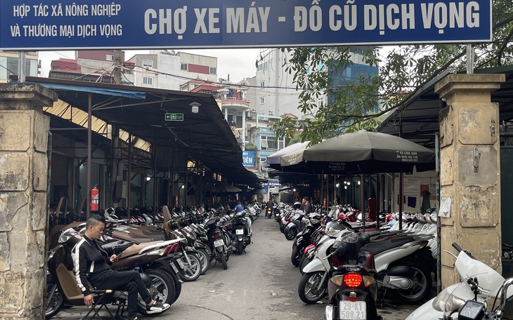 Vắng lặng ở chợ xe máy cũ chùa Hà dịp cuối năm