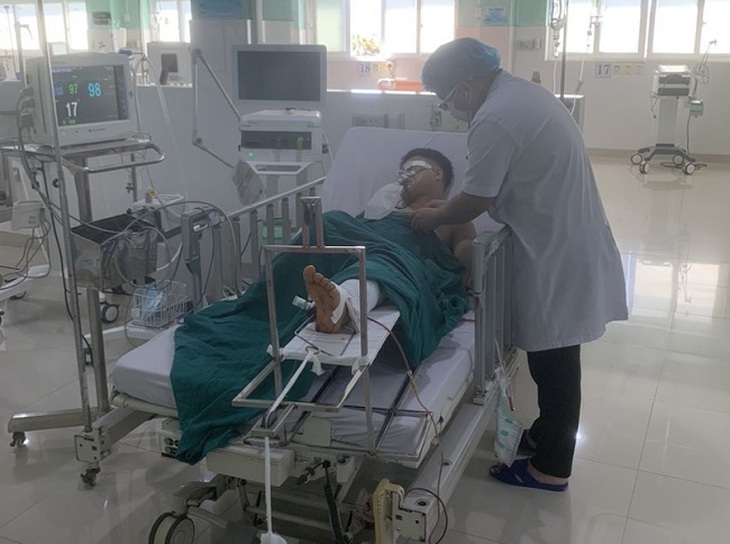 Thiếu niên tông CSGT trọng thương- Ảnh 1.