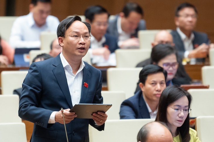 ĐBQH phản ứng gì khi ngân hàng chèn ép, lôi kéo khách hàng mua bảo hiểm nhân thọ?- Ảnh 1. ĐBQH phản ứng gì khi ngân hàng chèn ép, lôi kéo khách hàng mua bảo hiểm nhân thọ?- Ảnh 1.
