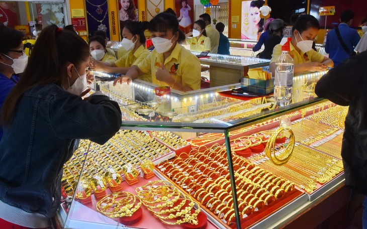 Giá vàng hôm nay ngày 15/1 giảm mạnh phiên đầu tuần
