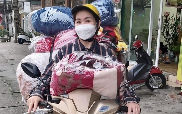 Kiếm tiền triệu từ nghề giặt sấy mùa nồm ẩm
