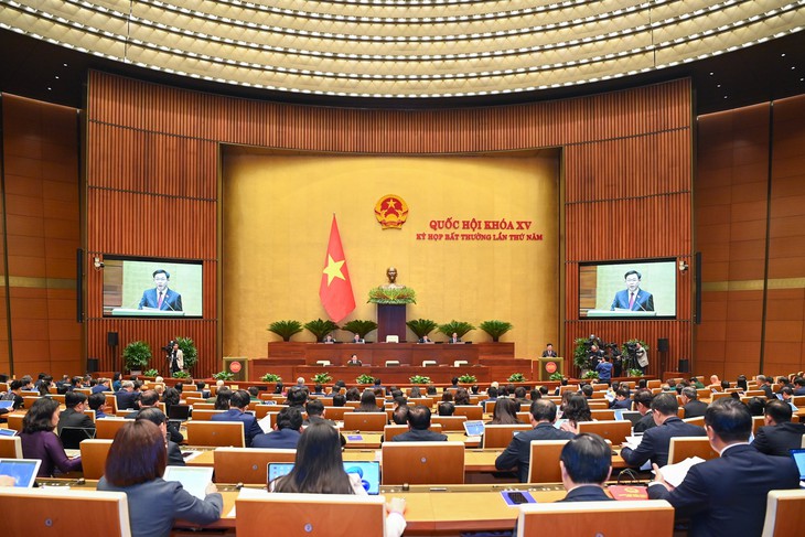 Chủ tịch Quốc hội: Các ĐBQH phát huy tinh thần trách nhiệm cao để xem xét thông qua 4 nội dung quan trọng- Ảnh 5. Chủ tịch Quốc hội: Các ĐBQH phát huy tinh thần trách nhiệm cao để xem xét thông qua 4 nội dung quan trọng- Ảnh 5.