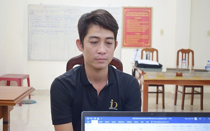 Bắt thanh niên say rượu cầm dao chống trả công an xã