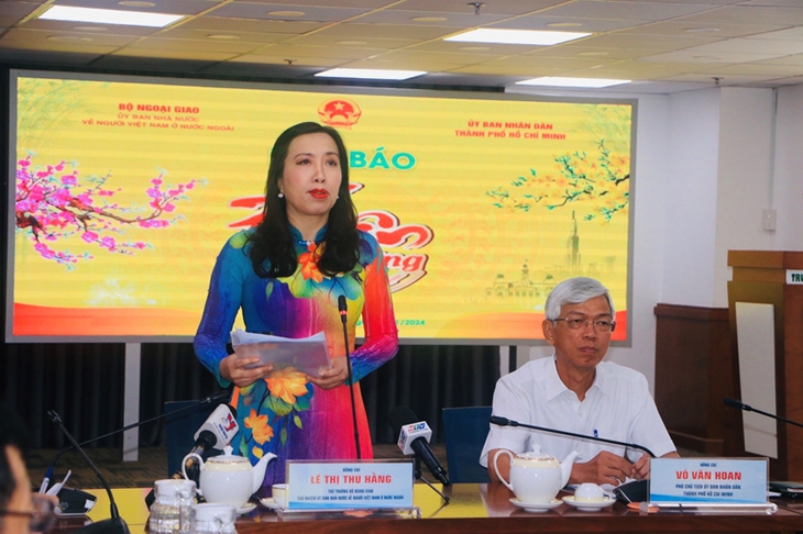 Chương trình Xuân Quê hương năm 2024 chào đón hàng nghìn kiều bào về quê ăn Tết- Ảnh 1. Chương trình Xuân Quê hương năm 2024 chào đón hàng nghìn kiều bào về quê ăn Tết- Ảnh 1.