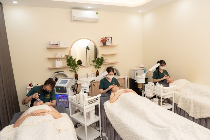 Spa làm tóc kiếm cả trăm triệu một tháng, dịch vụ làm đẹp 'hốt bạc' dịp cuối năm- Ảnh 3.
