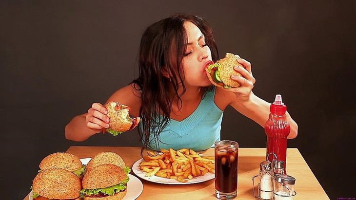 Ăn quá nhanh dễ mắc bệnh gì?- Ảnh 1.