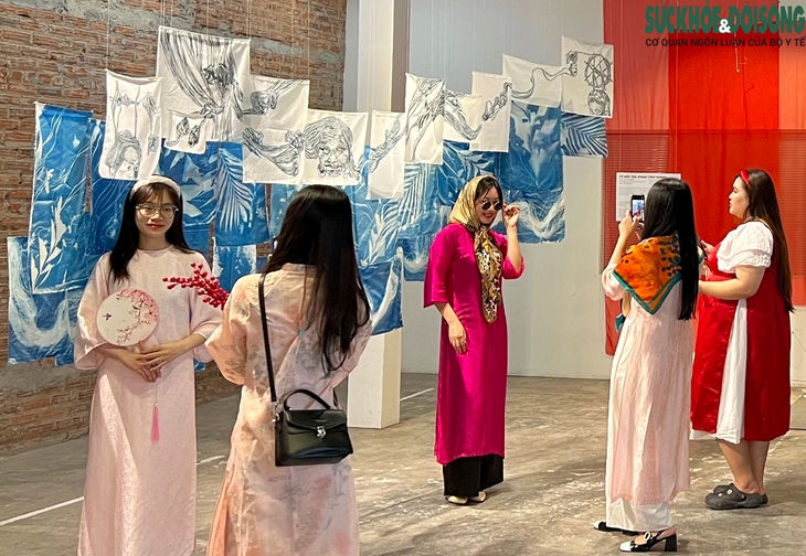 'Đánh thức tinh thần Việt' qua triển lãm nghệ thuật Tết tại Hà Nội- Ảnh 2.