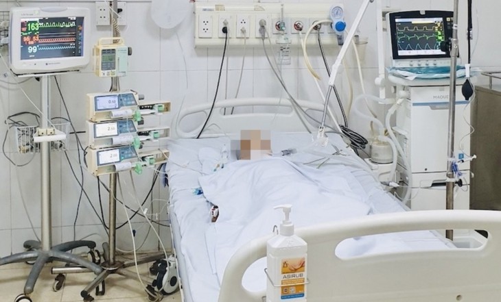 Sức khỏe hai bé cấp cứu sau ăn bim bim, mì cay hiện ra sao?- Ảnh 2.