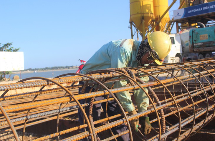 Dự án cầu ngàn tỷ qua sông Nhật Lệ gặp khó vì mặt bằng- Ảnh 3.
