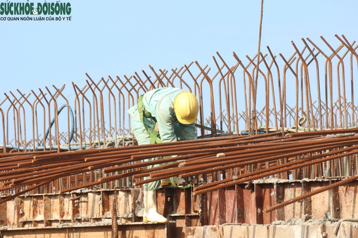 Cận cảnh thi công cây cầu nghìn tỷ bắc qua sông Nhật Lệ- Ảnh 12.
