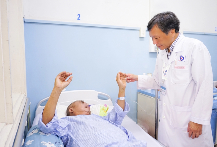 Nam thanh niên 21 tuổi phát hiện u não khổng lồ sau cơn nhức đầu- Ảnh 2. Nam thanh niên 21 tuổi phát hiện u não khổng lồ sau cơn nhức đầu- Ảnh 2.