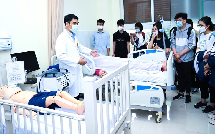 Đưa học sinh trải nghiệm thực tế tại trường đại học: Xu thế hướng nghiệp mới