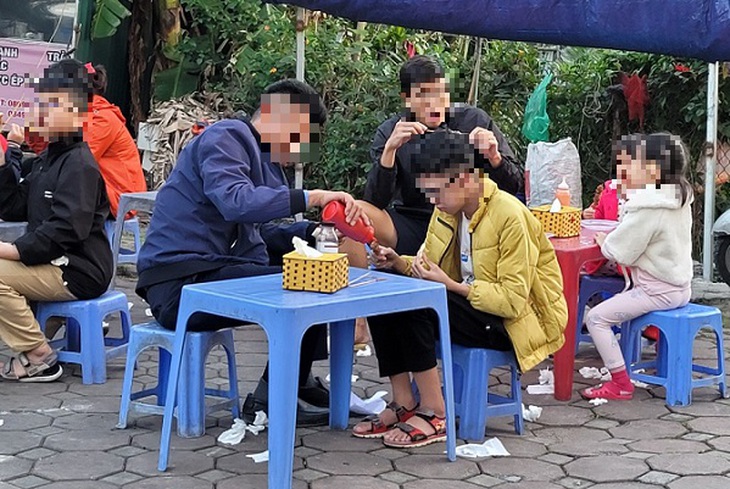 Cách nào để hàng rong, quà vặt không có 'đất hoạt động' trước cổng trường ?- Ảnh 6.