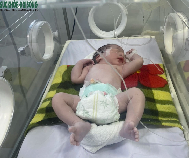 Chạy đua với thời gian đưa mẹ con sản phụ trở về từ 'cửa tử'- Ảnh 2.