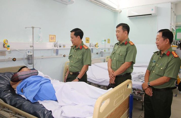 Thiếu tá công an bị thương khi ngăn kẻ chém người đi đường- Ảnh 1.