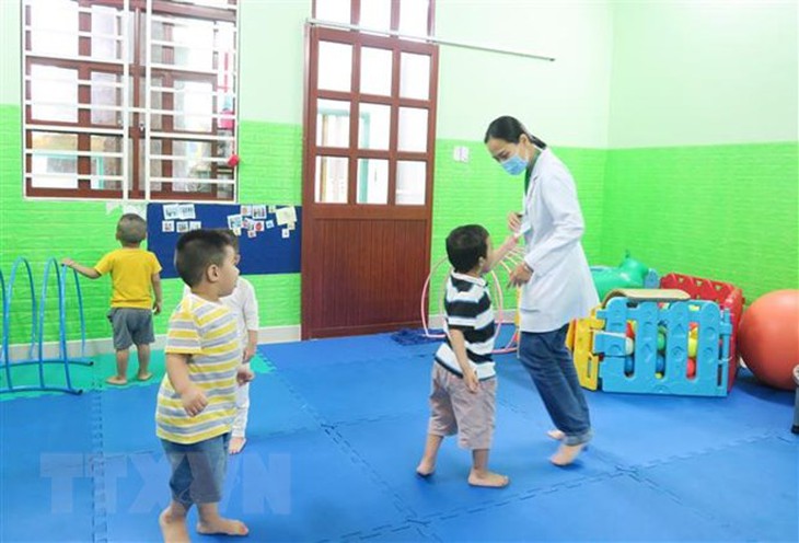 Phương pháp can thiệp có kiểm chứng là những phương pháp đã qua nghiên cứu nghiêm túc và có bằng chứng đồng nhất và liên tục cho thấy trẻ có thêm kỹ năng nhờ được can thiệp. Ảnh minh họa