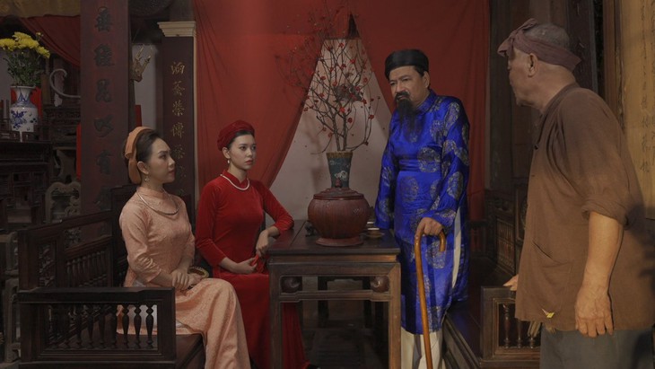 NSND Minh Hằng thích thú vai vợ cả của NSND Quốc Anh trong phim Tết 'Mâm cỗ tất niên'- Ảnh 2. NSND Minh Hằng thích thú vai vợ cả của NSND Quốc Anh trong phim Tết 'Mâm cỗ tất niên'- Ảnh 2.