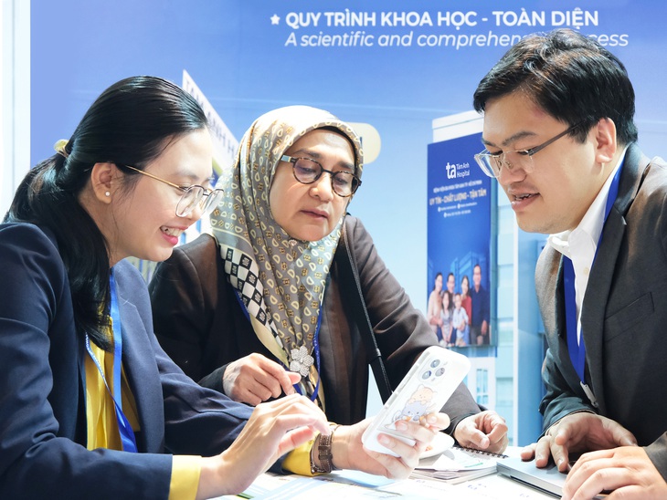 Bác sĩ Bệnh viện Tâm Anh thực hiện thông tim can thiệp trước chuyên gia quốc tế- Ảnh 3. Bác sĩ Bệnh viện Tâm Anh thực hiện thông tim can thiệp trước chuyên gia quốc tế- Ảnh 3.