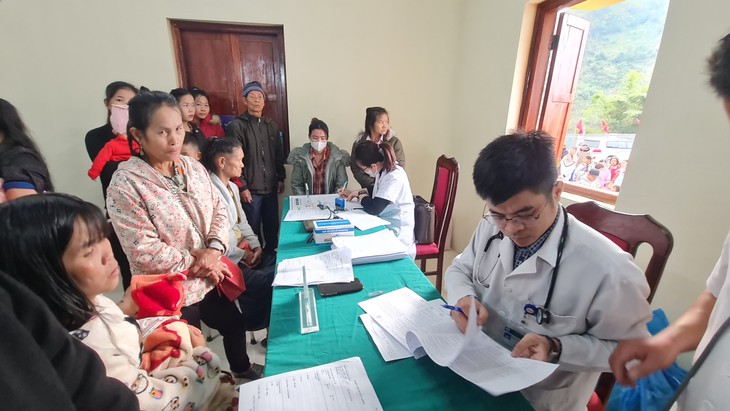 Người dân huyện Nậm Nhùn, Lai Châu phấn khởi vì được tặng quà, thăm khám sức khỏe miễn phí- Ảnh 5. Người dân huyện Nậm Nhùn, Lai Châu phấn khởi vì được tặng quà, thăm khám sức khỏe miễn phí- Ảnh 5.