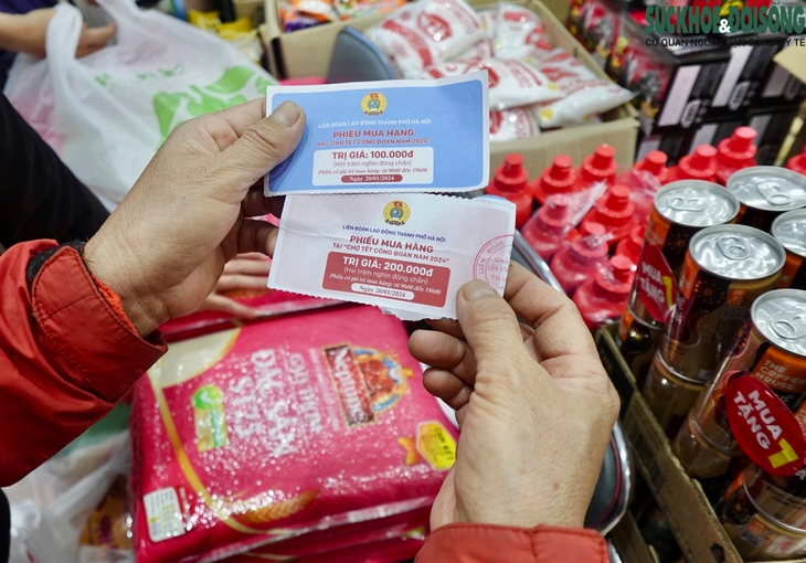 Ấm lòng người lao động khó khăn được khám bệnh, mua sắm tại 'Chợ Tết 0 đồng'- Ảnh 1. Ấm lòng người lao động khó khăn được khám bệnh, mua sắm tại 'Chợ Tết 0 đồng'- Ảnh 1.