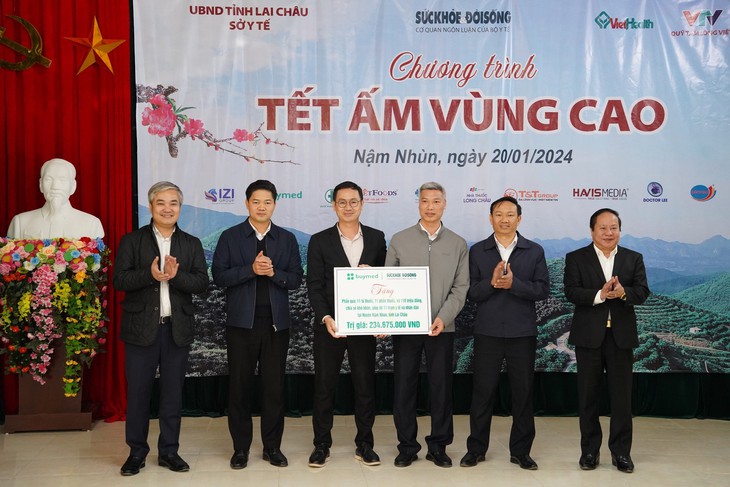 ‘Tết ấm vùng cao’ trao tặng 11 tủ thuốc cùng quà tặng cho các trạm y tế xã vùng cao Lai Châu- Ảnh 5. ‘Tết ấm vùng cao’ trao tặng 11 tủ thuốc cùng quà tặng cho các trạm y tế xã vùng cao Lai Châu- Ảnh 5.
