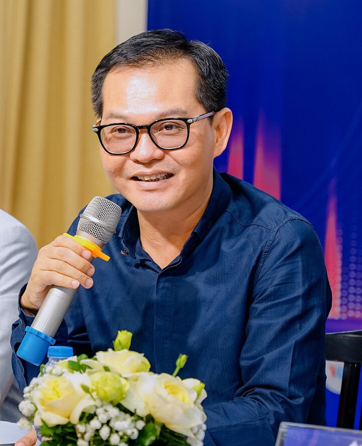 Hai 'đại gia chân đất': Người là giám đốc nhà hát, người có tài sản khủng- Ảnh 1.