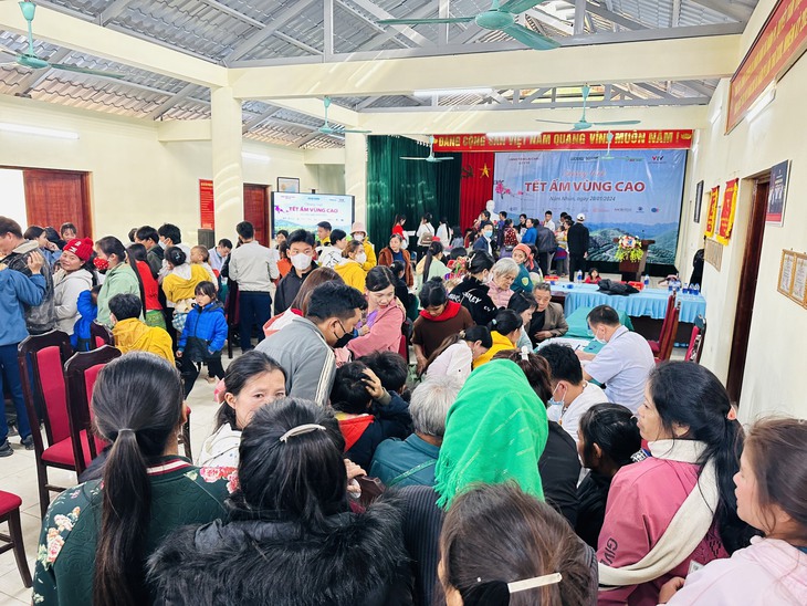 Người dân huyện Nậm Nhùn, Lai Châu phấn khởi vì được tặng quà, thăm khám sức khỏe miễn phí- Ảnh 14. Người dân huyện Nậm Nhùn, Lai Châu phấn khởi vì được tặng quà, thăm khám sức khỏe miễn phí- Ảnh 14.