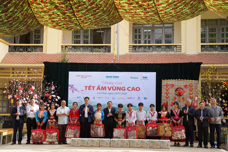 Học sinh dân tộc ở Nậm Nhùn đón Xuân sớm với 'Tết ấm vùng cao'- Ảnh 4. Học sinh dân tộc ở Nậm Nhùn đón Xuân sớm với 'Tết ấm vùng cao'- Ảnh 4.