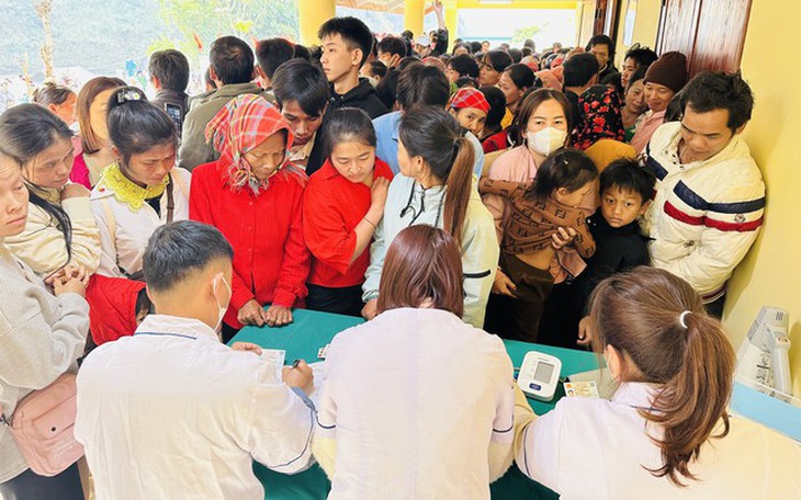 "Tết ấm vùng cao": Nghìn người dân Nậm Nhùn hồ hởi đi khám sức khỏe miễn phí 