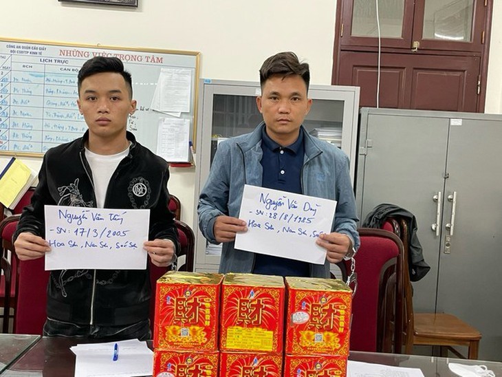 Bắt nhóm đối tượng buôn bán pháo hoa nổ ở Hà Nội- Ảnh 1.
