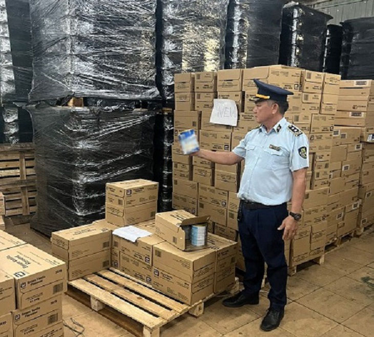Phát hiện xưởng sản xuất sữa giả ‘khủng’ với tang vật thu giữ lến đến 14,5 tỷ- Ảnh 1. Phát hiện xưởng sản xuất sữa giả ‘khủng’ với tang vật thu giữ lến đến 14,5 tỷ- Ảnh 1.