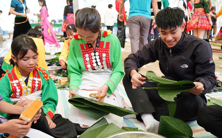 Học sinh dân tộc ở Nậm Nhùn đón Xuân sớm với "Tết ấm vùng cao"