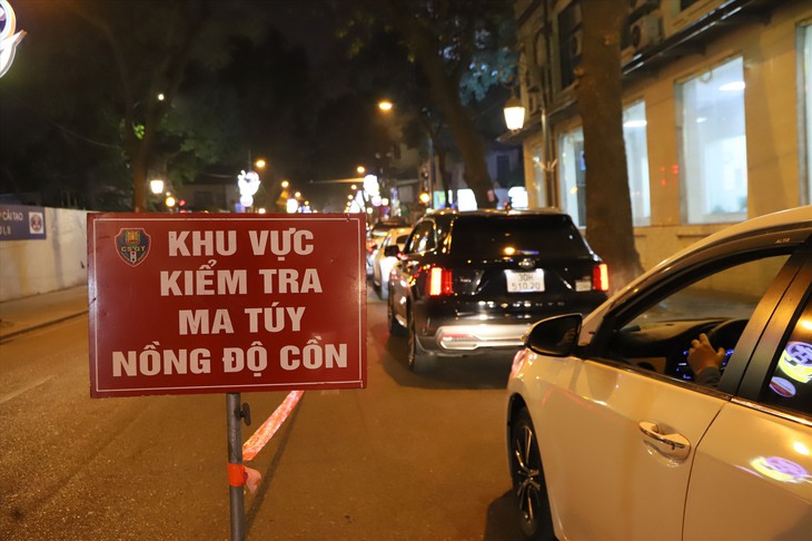 Giật mình số 'ma men' bị xử lý trong cao điểm kiểm tra nồng độ cồn- Ảnh 1.