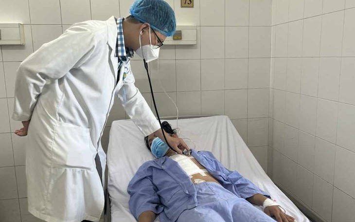 3 giờ căng thẳng cứu bệnh nhân có vết thương tim nguy kịch