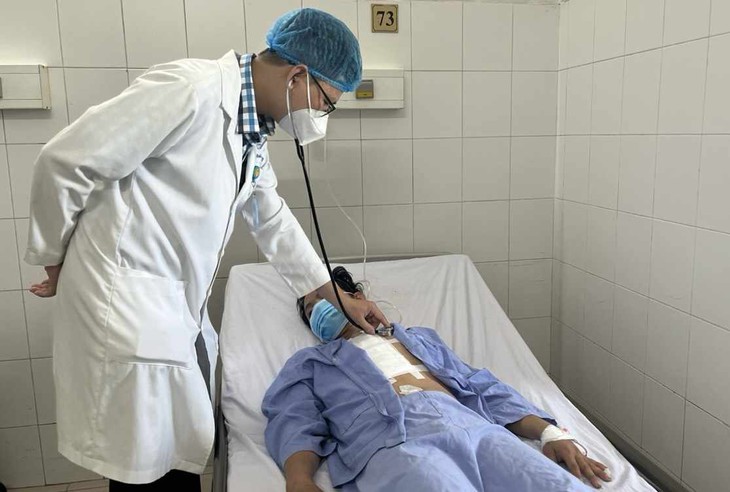 3 giờ căng thẳng cứu bệnh nhân có vết thương tim nguy kịch- Ảnh 2.