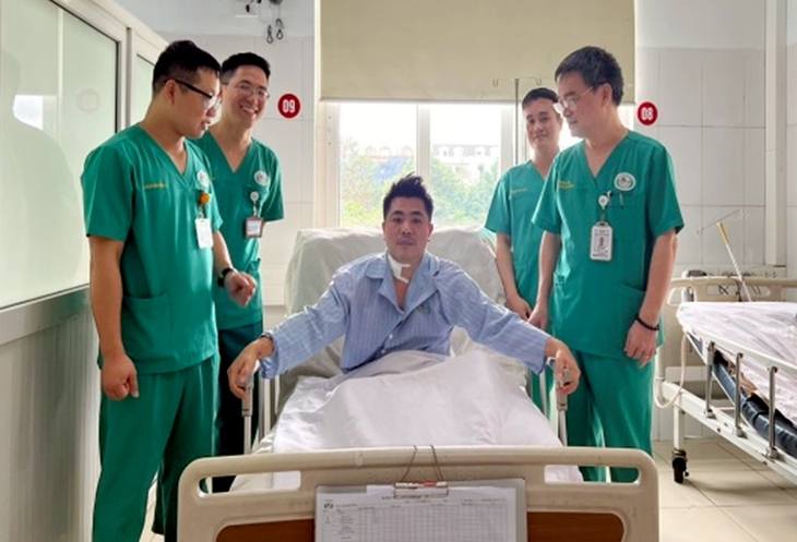 Sau 3 ngày điều trị tích cực, bệnh nhân đã tỉnh táo, được rút ống nội khí quản Sau 3 ngày điều trị tích cực, bệnh nhân đã tỉnh táo, được rút ống nội khí quản
