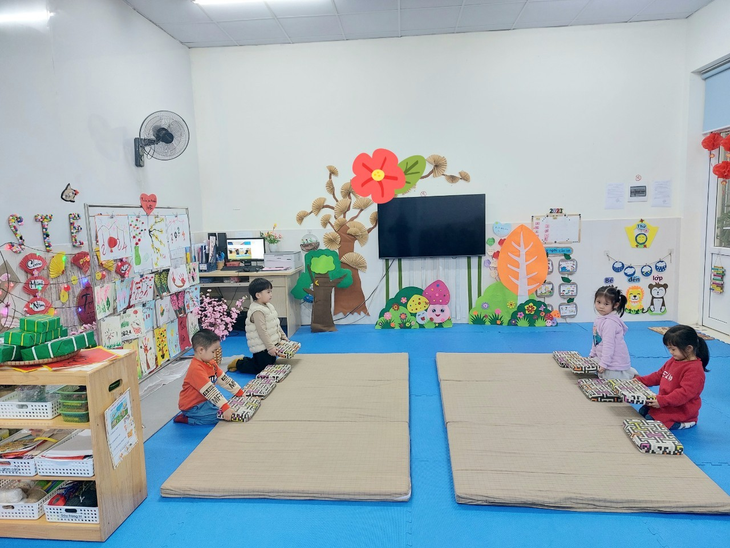 Nhiều trường vẫn mở cửa đón học sinh dù Hà Nội rét dưới 10 độ C- Ảnh 3.