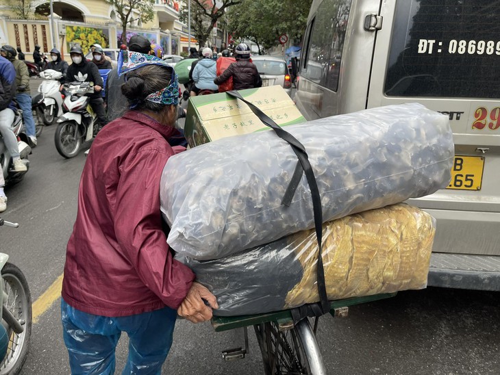 Nhọc nhằn mưu sinh trong giá rét- Ảnh 7.