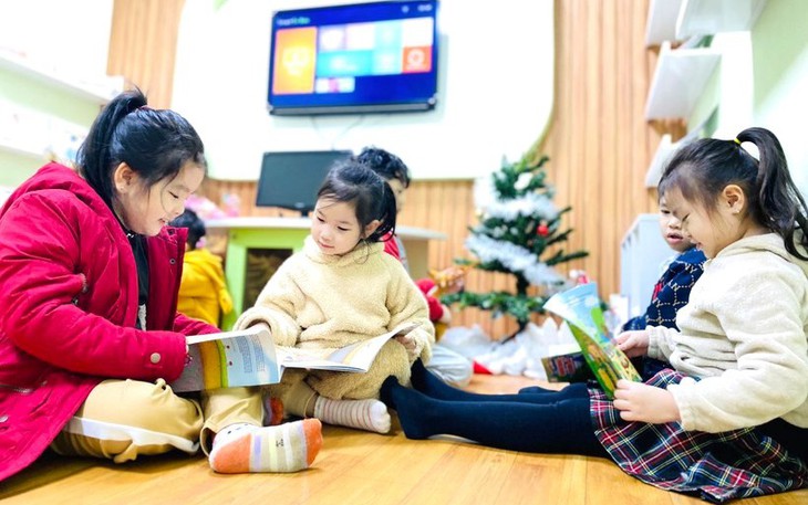 Nhiều trường vẫn mở cửa đón học sinh dù Hà Nội rét dưới 10 độ C