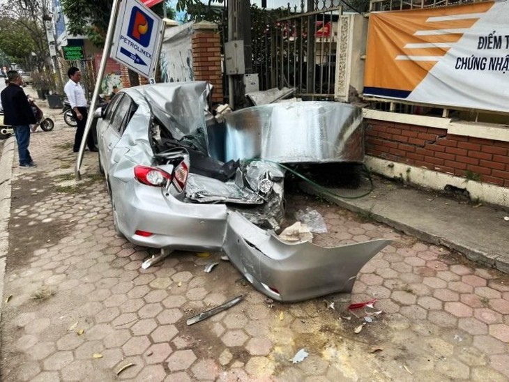 Xử lý như thế nào khi những cuộn thép khổng lồ rơi xuống đường gây tai nạn?- Ảnh 3. Xử lý như thế nào khi những cuộn thép khổng lồ rơi xuống đường gây tai nạn?- Ảnh 3.