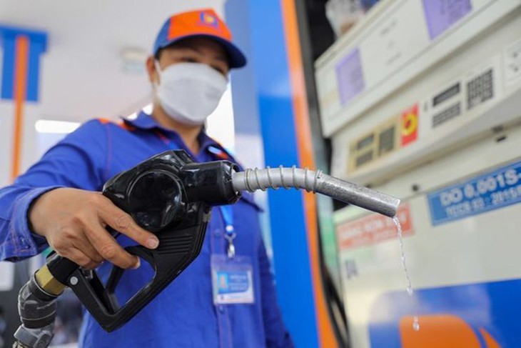 Thủ tướng yêu cầu bảo đảm cung ứng đủ xăng dầu dịp Tết Nguyên đán Giáp Thìn 2024 - Ảnh 2.
