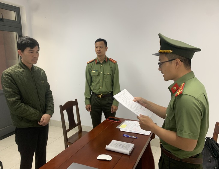 Bắt thêm 2 đối tượng đường dây tuyển lao động sang Dubai làm 'việc nhẹ lương cao'- Ảnh 1.