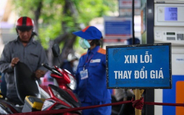 Giá xăng dầu hôm nay tiếp tục tăng mạnh lên gần 23.500 đồng/lít