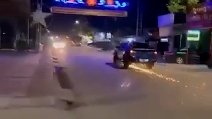 Tài xế ô tô 'thông chốt' đo nồng độ cồn, tông CSGT bị thương- Ảnh 1. Tài xế ô tô 'thông chốt' đo nồng độ cồn, tông CSGT bị thương- Ảnh 1.