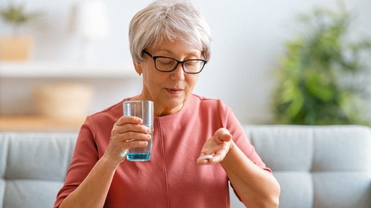 Người cao tuổi cần bổ sung vitamin B nào?- Ảnh 1. Người cao tuổi cần bổ sung vitamin B nào?- Ảnh 1.