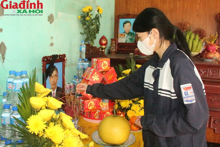 Nỗi đau tột cùng của nữ sinh lớp 11 cùng em gái có bố qua đời vì mắc ung thư, 2 mẹ tử vong do bệnh và tai nạn- Ảnh 6. Nỗi đau tột cùng của nữ sinh lớp 11 cùng em gái có bố qua đời vì mắc ung thư, 2 mẹ tử vong do bệnh và tai nạn- Ảnh 6.