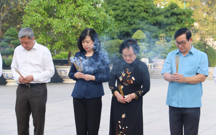 Đoàn công tác của Bộ Y tế chúc Tết cựu cán bộ, công chức ngành y tại TPHCM- Ảnh 5. Đoàn công tác của Bộ Y tế chúc Tết cựu cán bộ, công chức ngành y tại TPHCM- Ảnh 5.
