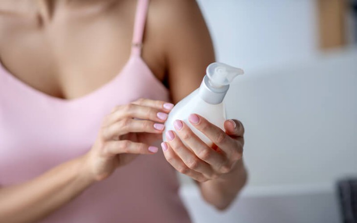 Thu hồi và tiêu hủy dung dịch vệ sinh Natural Feminine kém chất lượng