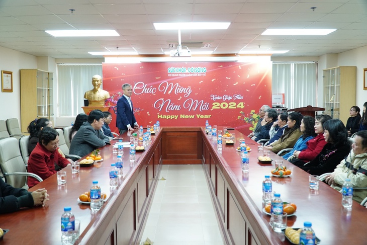 Báo Sức khỏe & Đời sống tri ân cán bộ hưu trí trước thềm năm mới Giáp Thìn 2024- Ảnh 2.